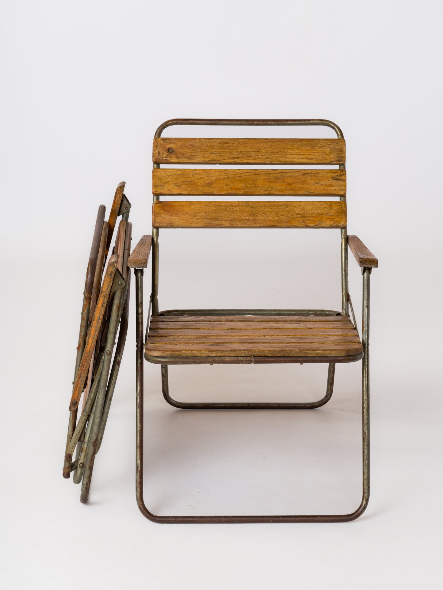 Pair of Folding "Portefeuille" Beech Slats & Steel Chairs - France 1960's