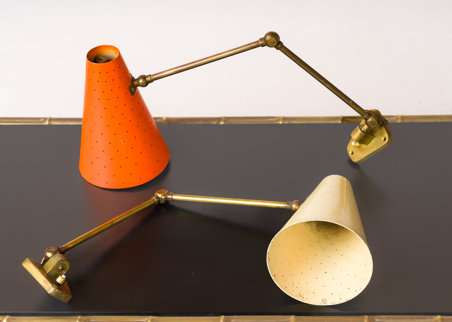 Brass and Lacquered Tole Adjustable Wall Sconces by Giuseppe Ostuni - Italy 1953