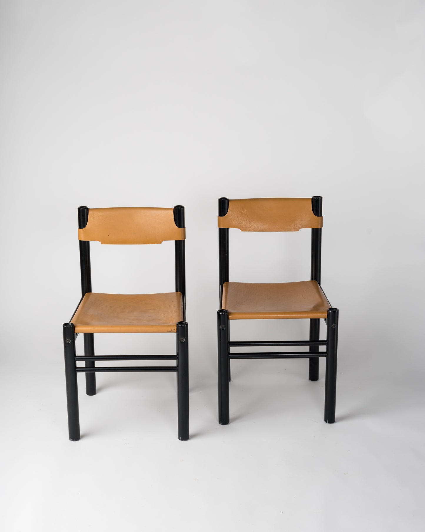 Early 1980s Thick Leather and Lacquered Wood Chairs by Ibisco Sedie