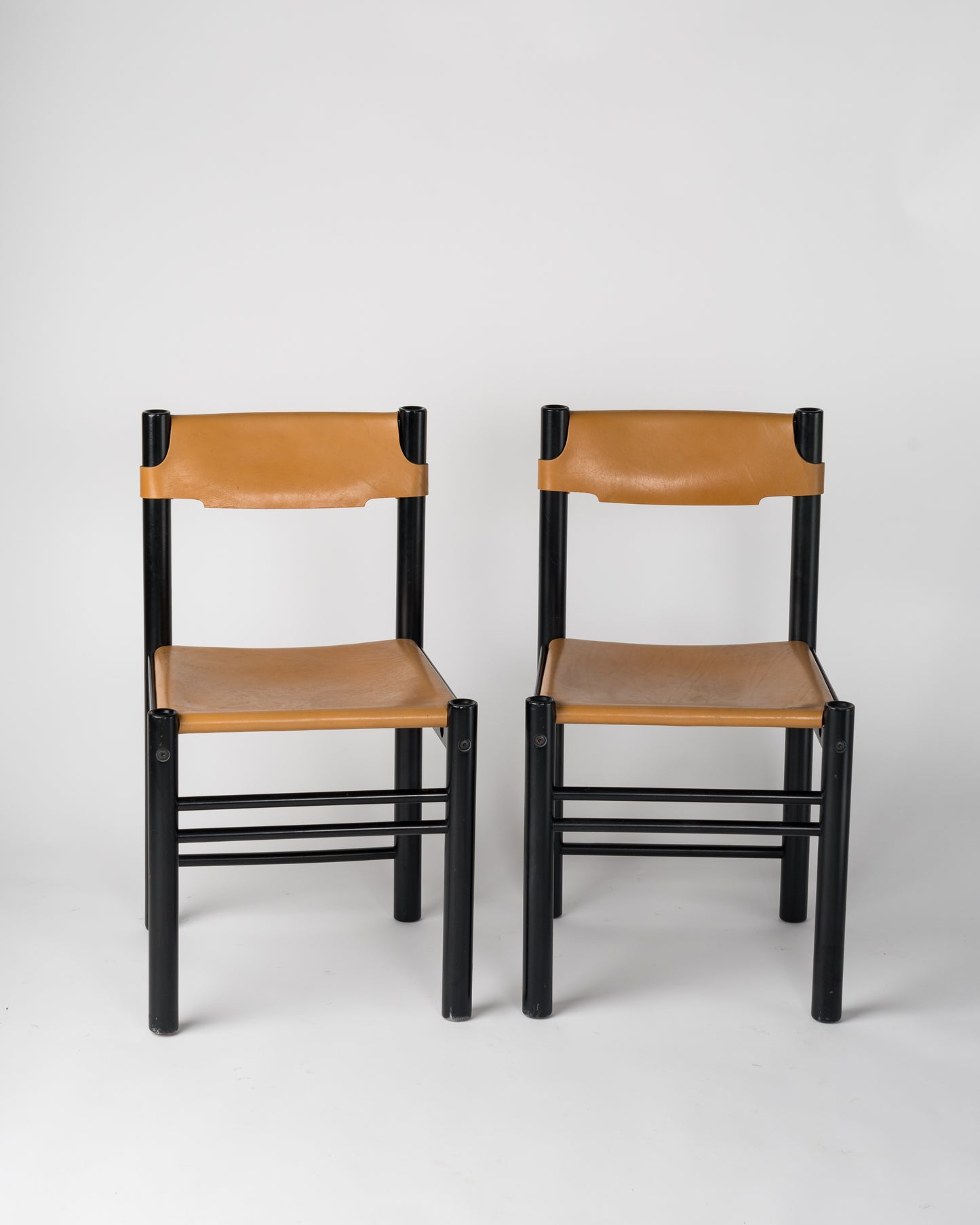 Early 1980s Thick Leather and Lacquered Wood Chairs by Ibisco Sedie