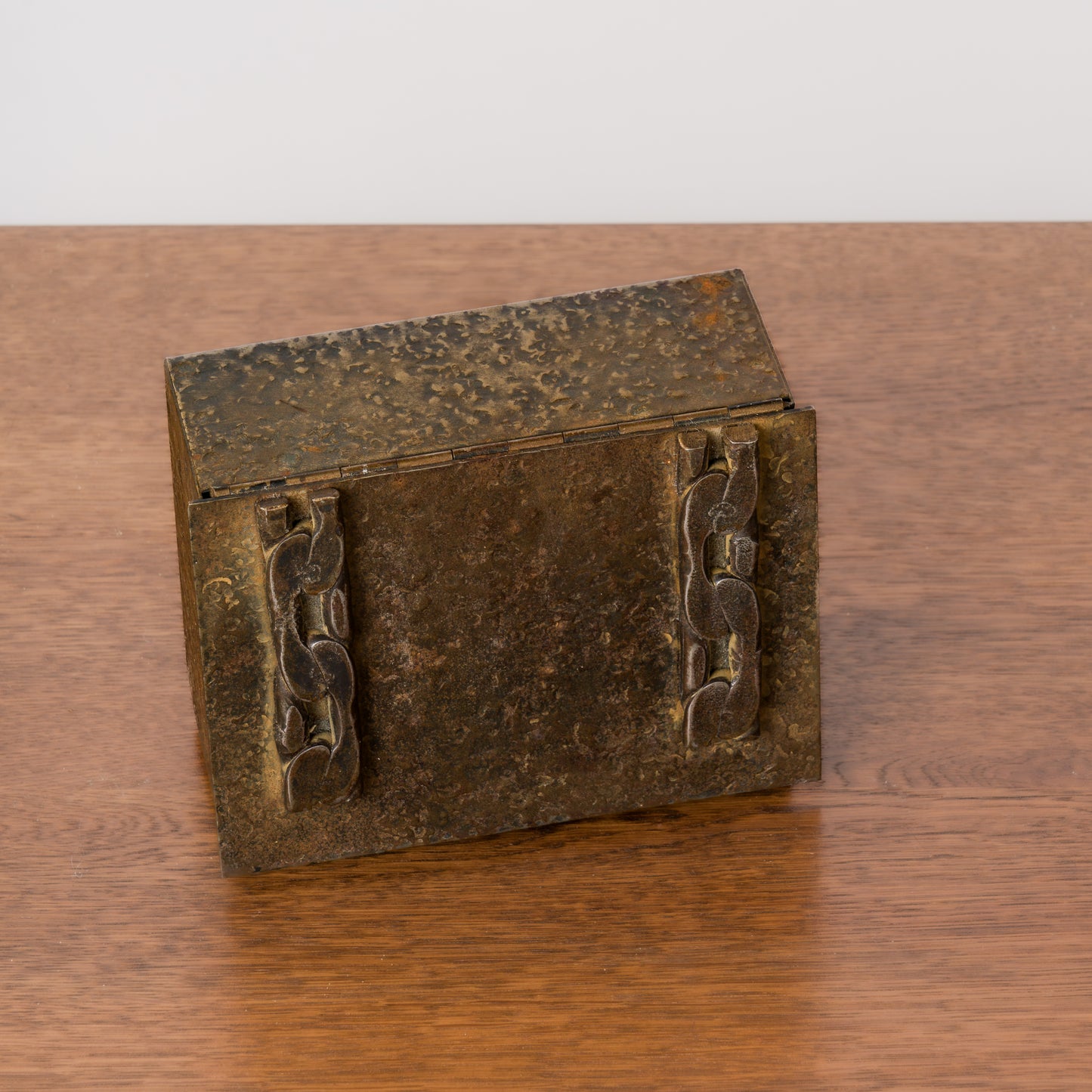 Curb Chain Brutalist "Martelé" Patinated Steel Decorative Box - France 1970's