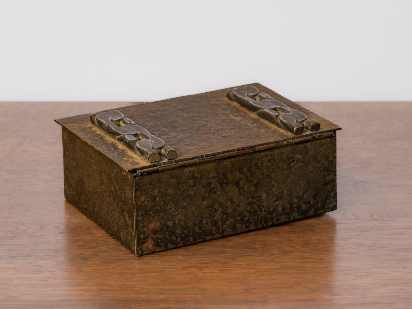 Curb Chain Brutalist "Martelé" Patinated Steel Decorative Box - France 1970's