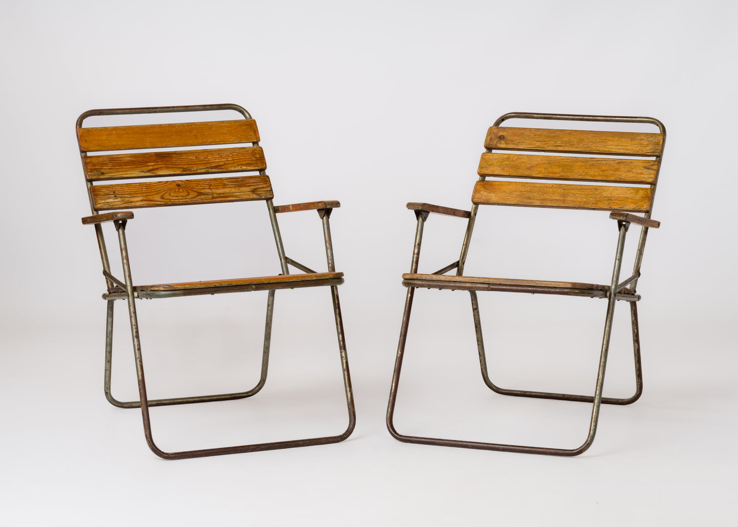 Pair of Folding "Portefeuille" Beech Slats & Steel Chairs - France 1960's