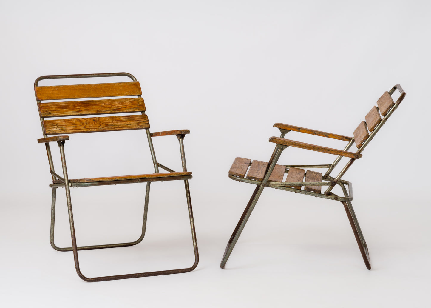 Pair of Folding "Portefeuille" Beech Slats & Steel Chairs - France 1960's