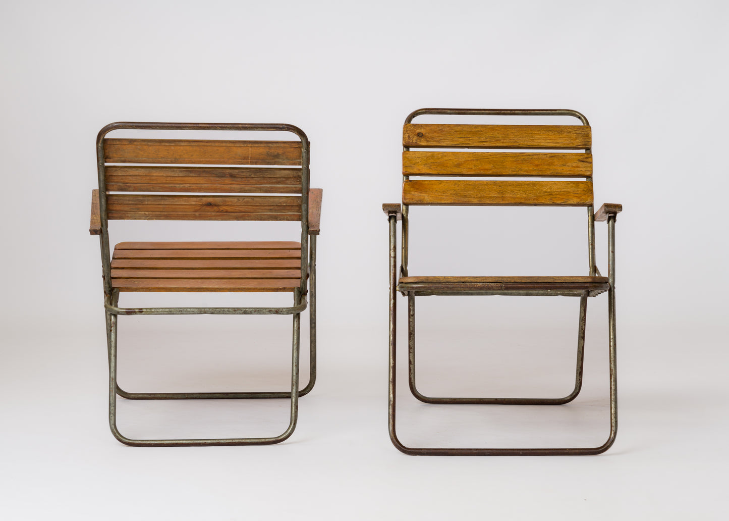Pair of Folding "Portefeuille" Beech Slats & Steel Chairs - France 1960's