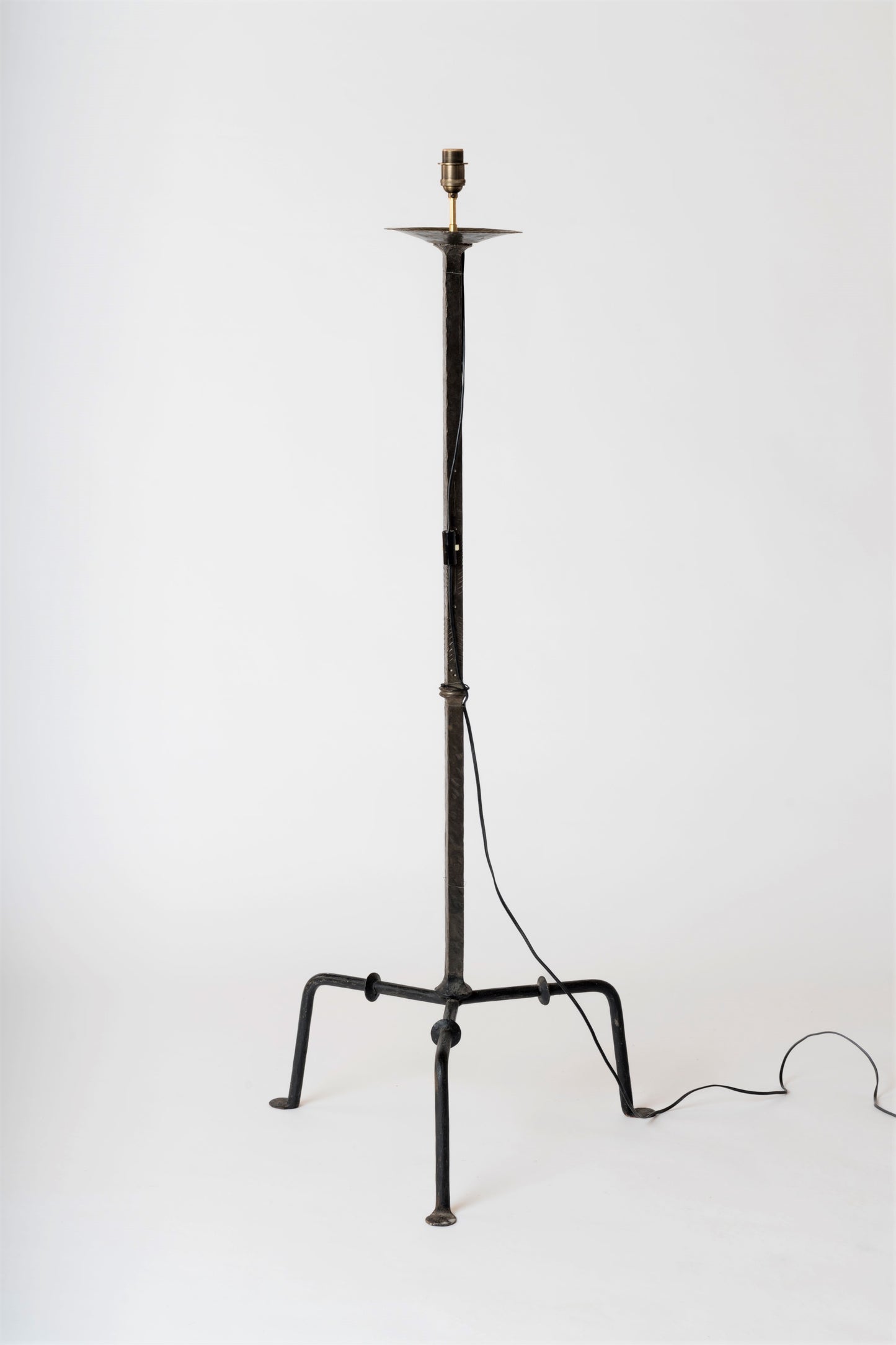 Brutalist Etched Wrought Iron "Ferronerie" Tripod Floor Lamp, France, 1960s