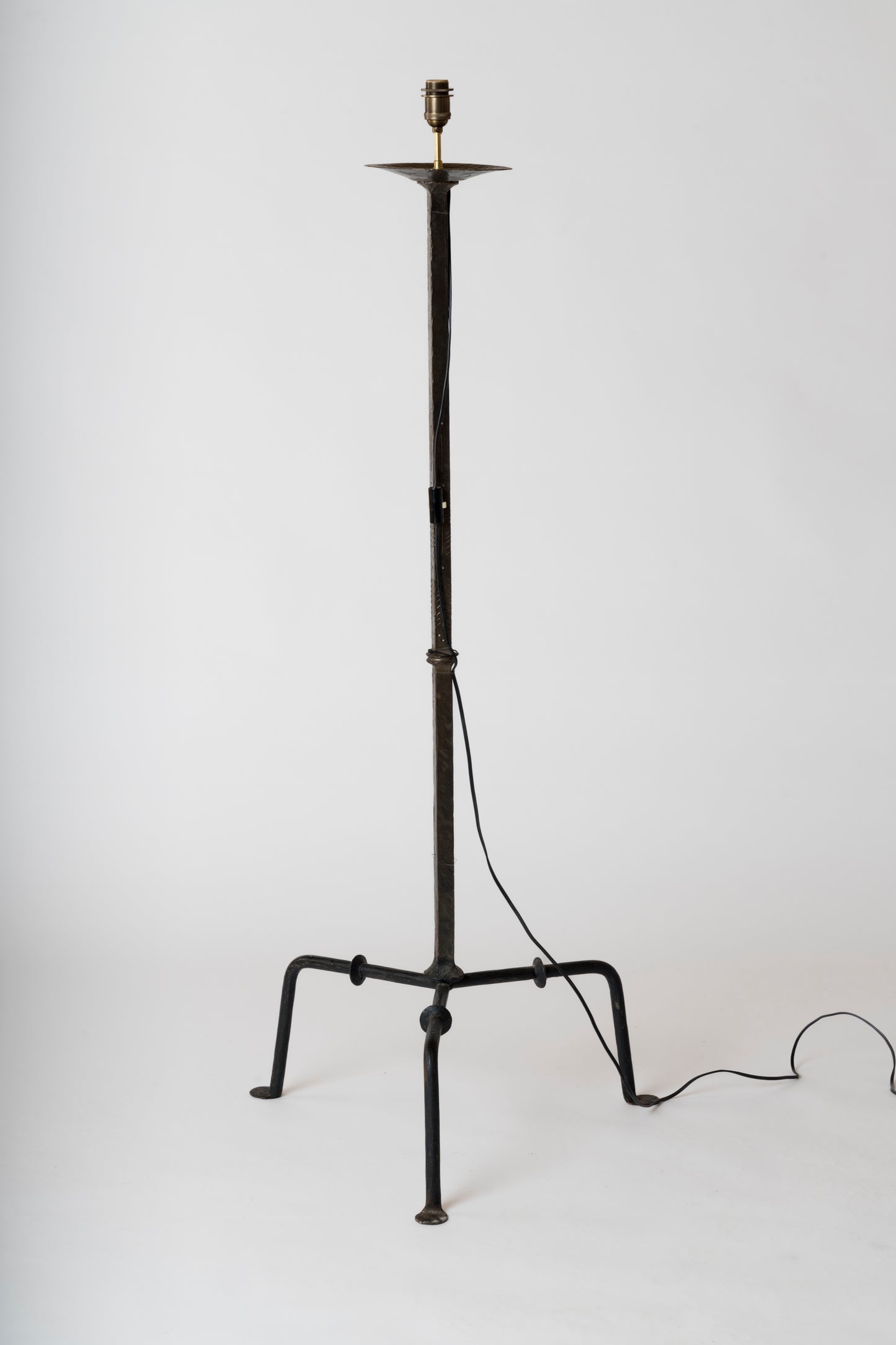 Brutalist Etched Wrought Iron "Ferronerie" Tripod Floor Lamp, France, 1960s