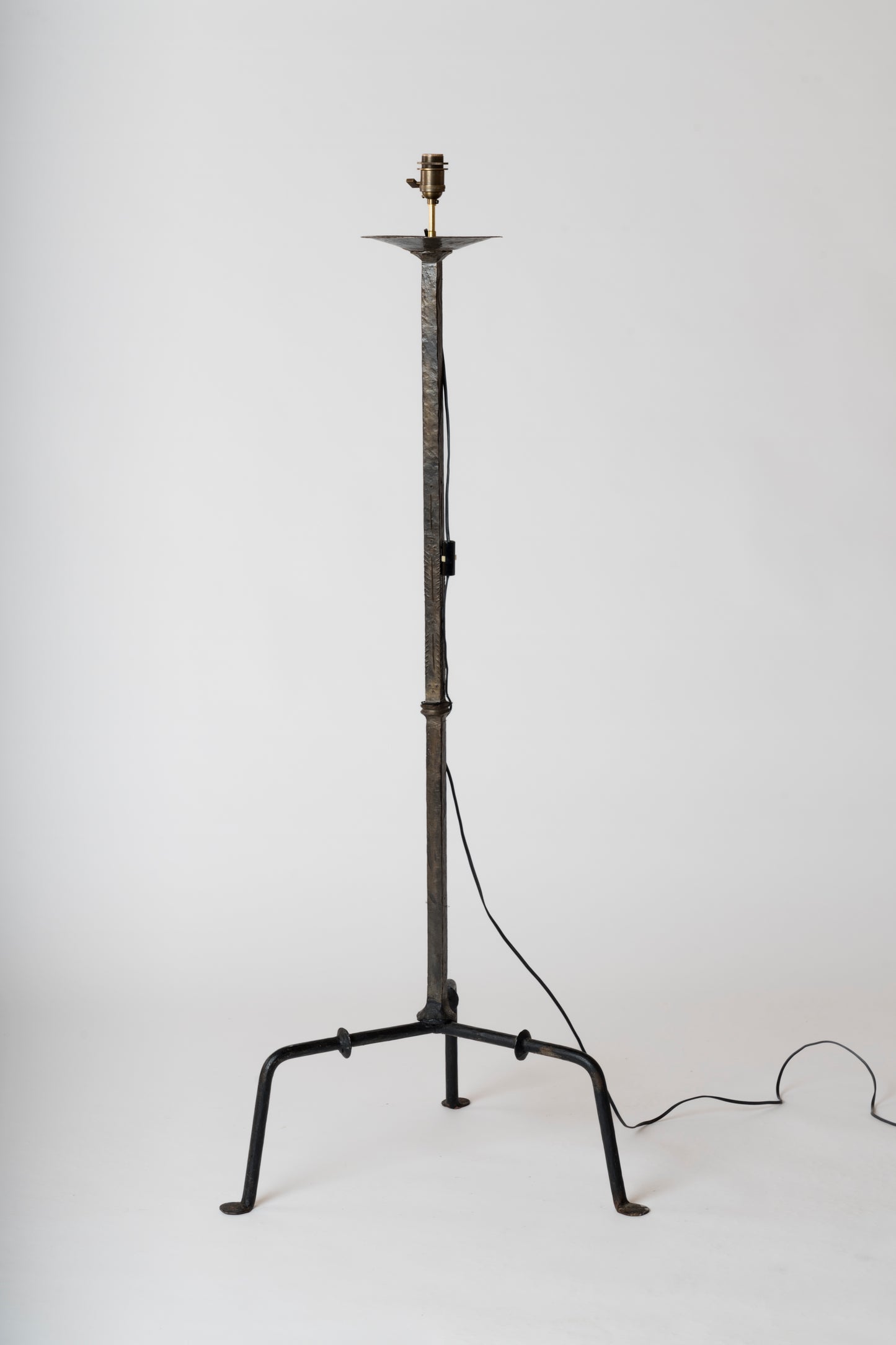 Brutalist Etched Wrought Iron "Ferronerie" Tripod Floor Lamp, France, 1960s