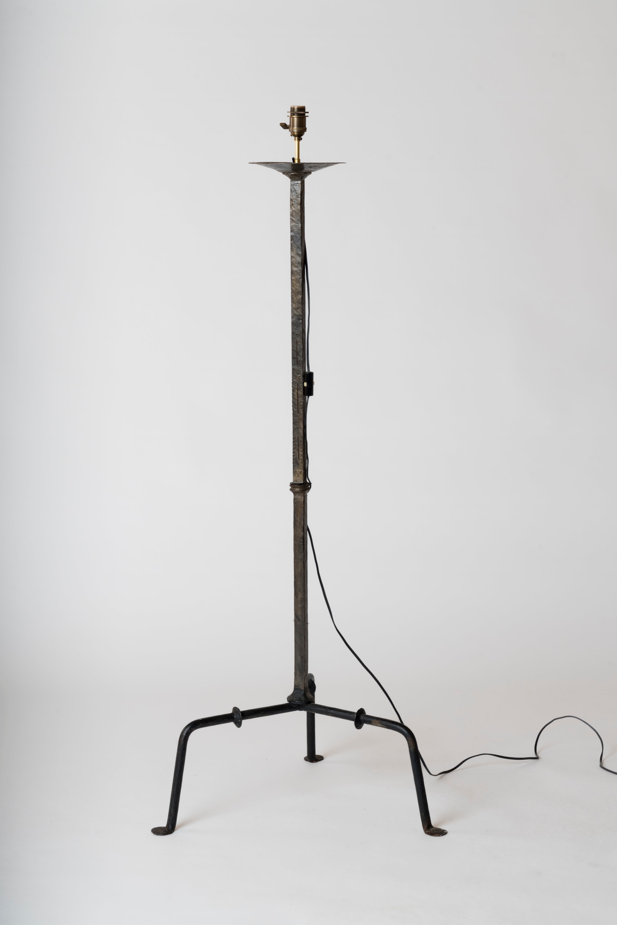 Brutalist Etched Wrought Iron "Ferronerie" Tripod Floor Lamp, France, 1960s