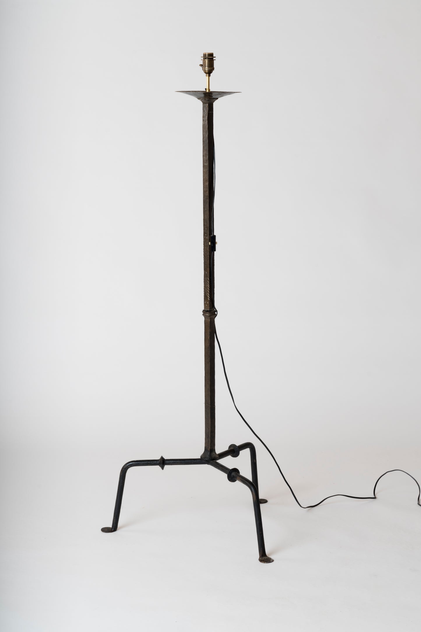 Brutalist Etched Wrought Iron "Ferronerie" Tripod Floor Lamp, France, 1960s