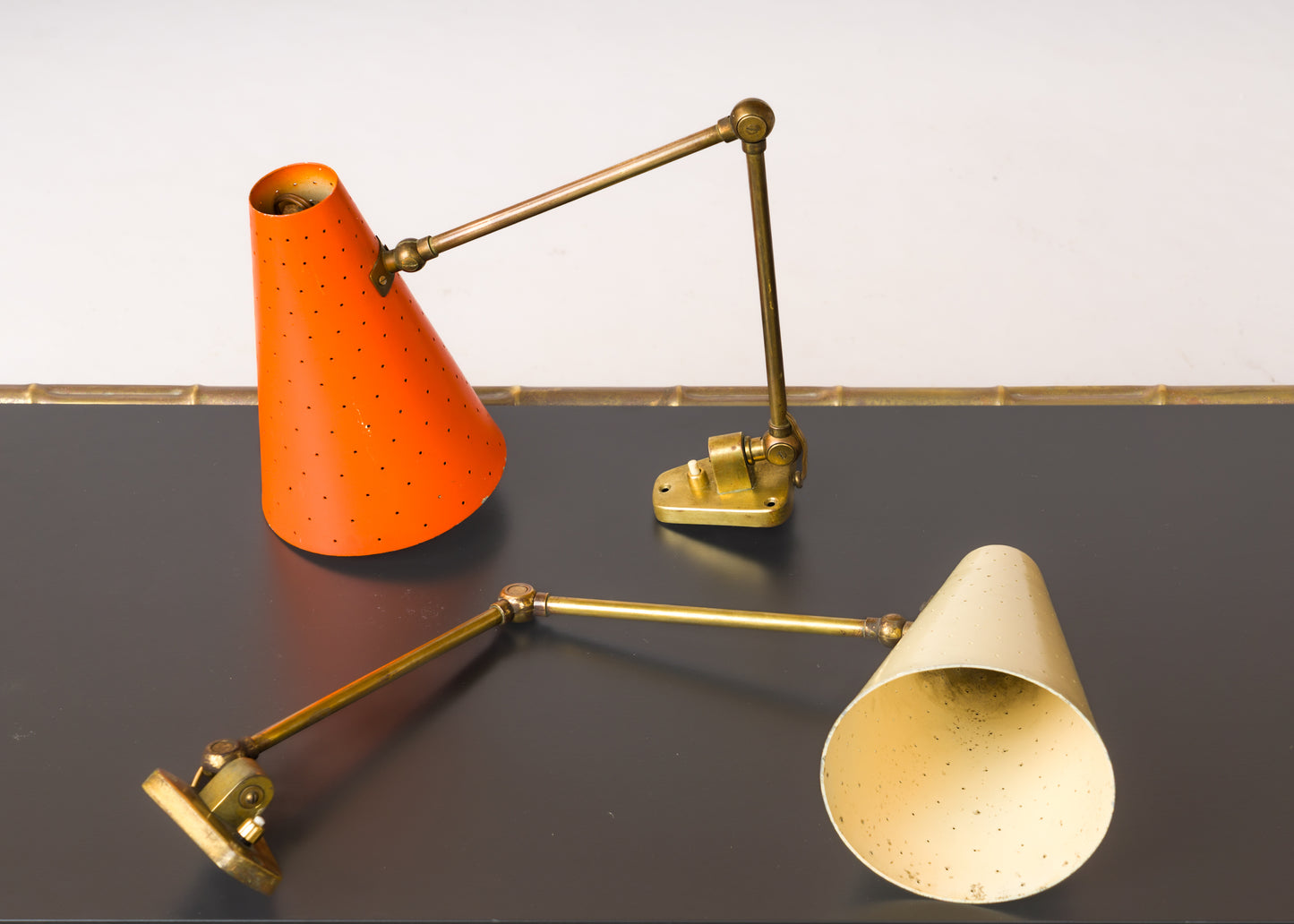 Brass and Lacquered Tole Adjustable Wall Sconces by Giuseppe Ostuni - Italy 1953