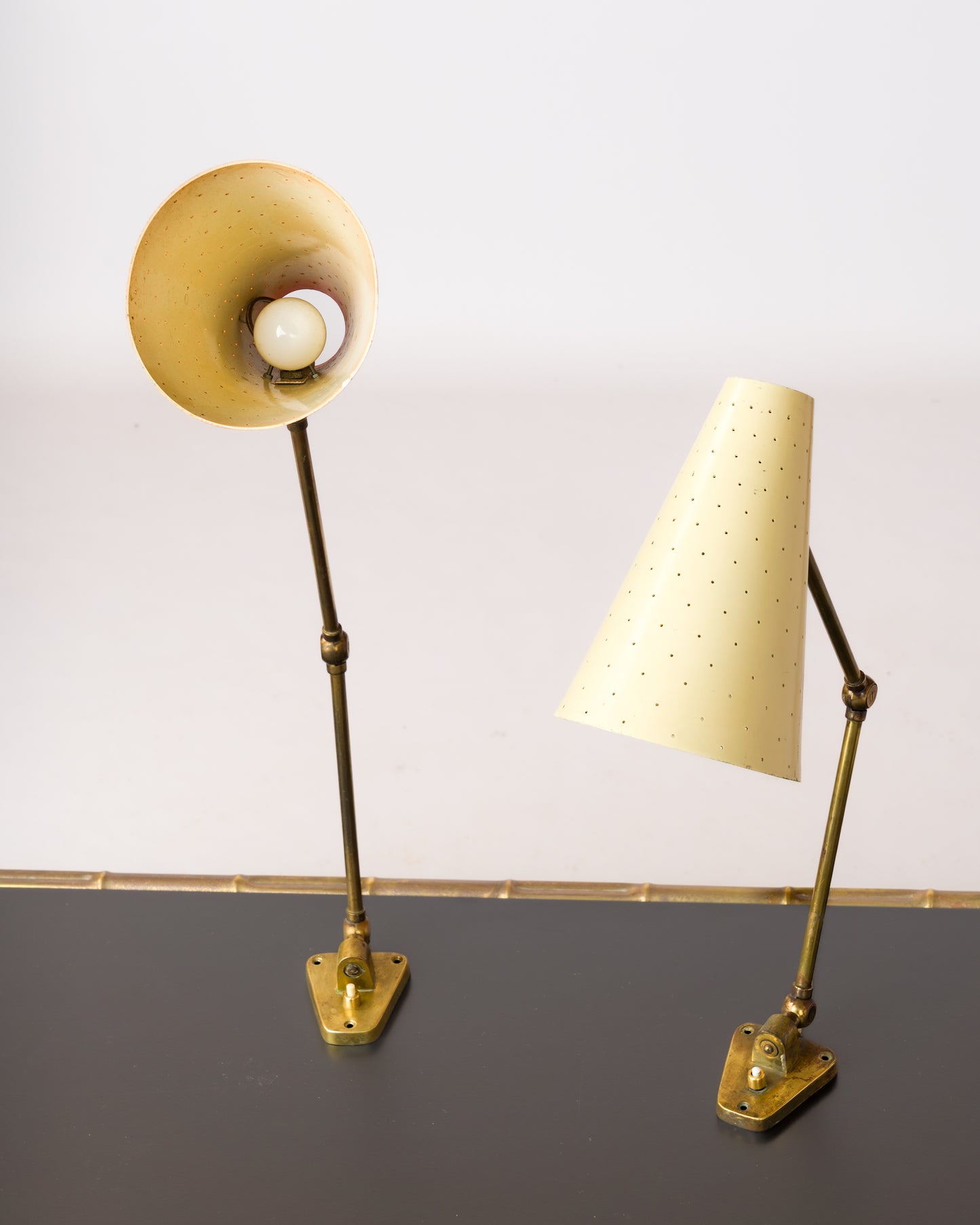 Brass and Lacquered Tole Adjustable Wall Sconces by Giuseppe Ostuni - Italy 1953
