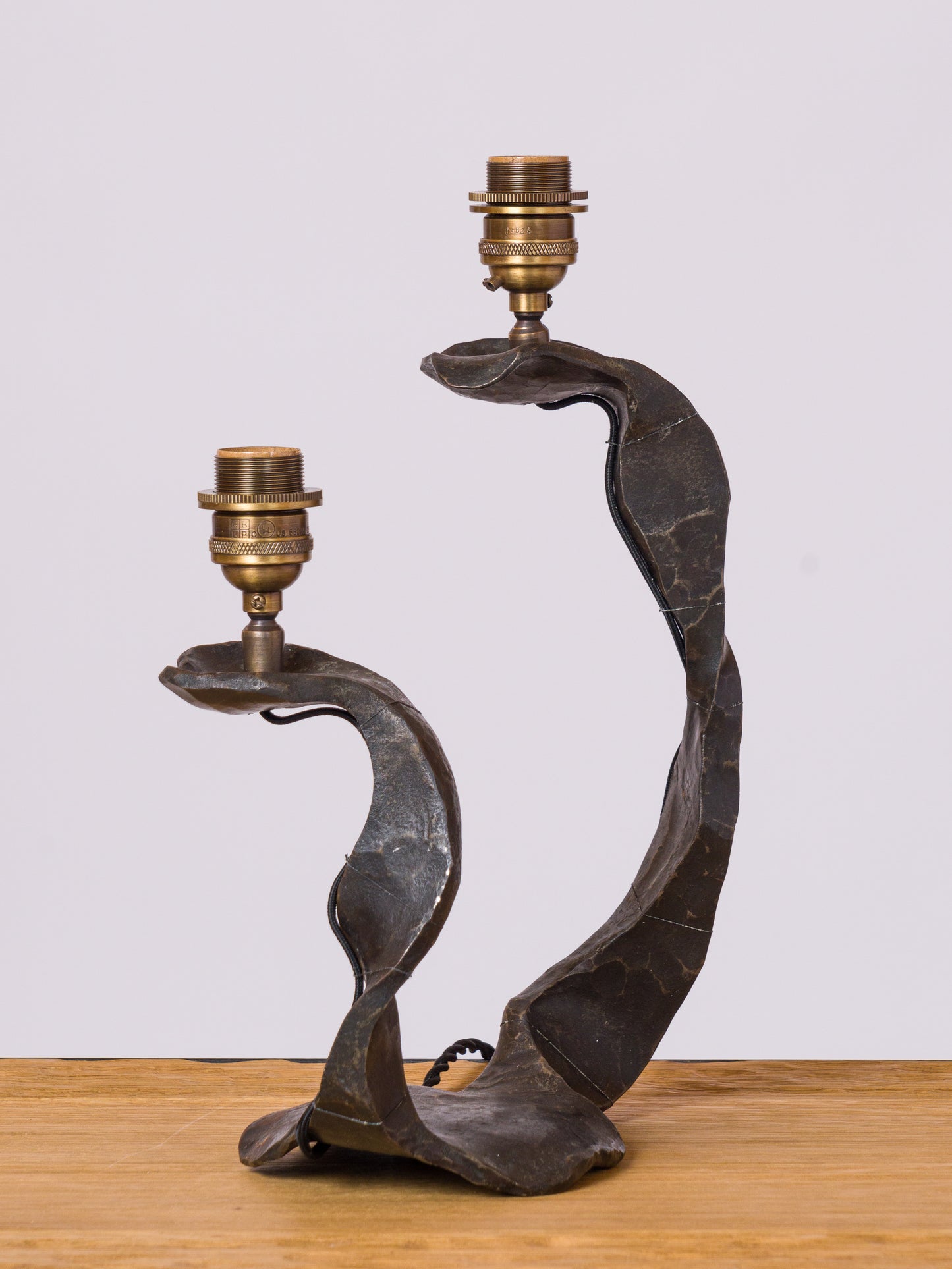 Brutalist "Fer Battu" Iron Double Arm "Ferronnerie" Table Lamp - France 1970's